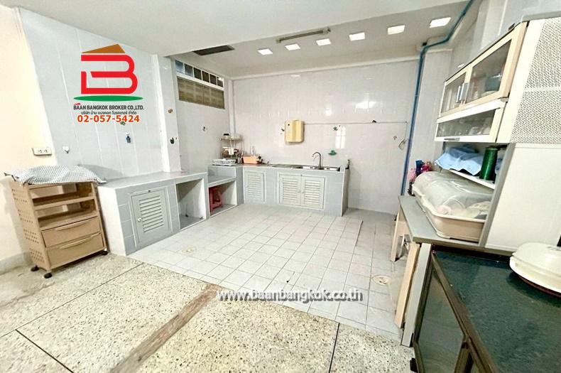 ทาวน์เฮาส์ หมู่บ้าน สุขสบายวิลล่า เนื้อที่ 18 ตรว. ถนนลาดพร้าว แขวงคลองเจ้าคุณสิงห์ เขตวังทองหลาง กรุงเทพมหานคร 7