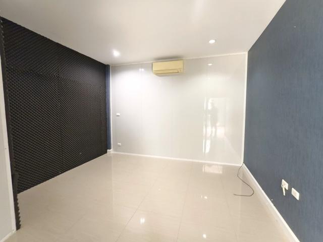 6นอน ARL บ้านทับช้าง 1.2 กม.ให้เช่าคฤหาสน์ บ้านเดี่ยว 2 ชั้น 92 ตร.วา. 302ตร.ม. วงแหวนพระราม9 พัฒนาการ 3