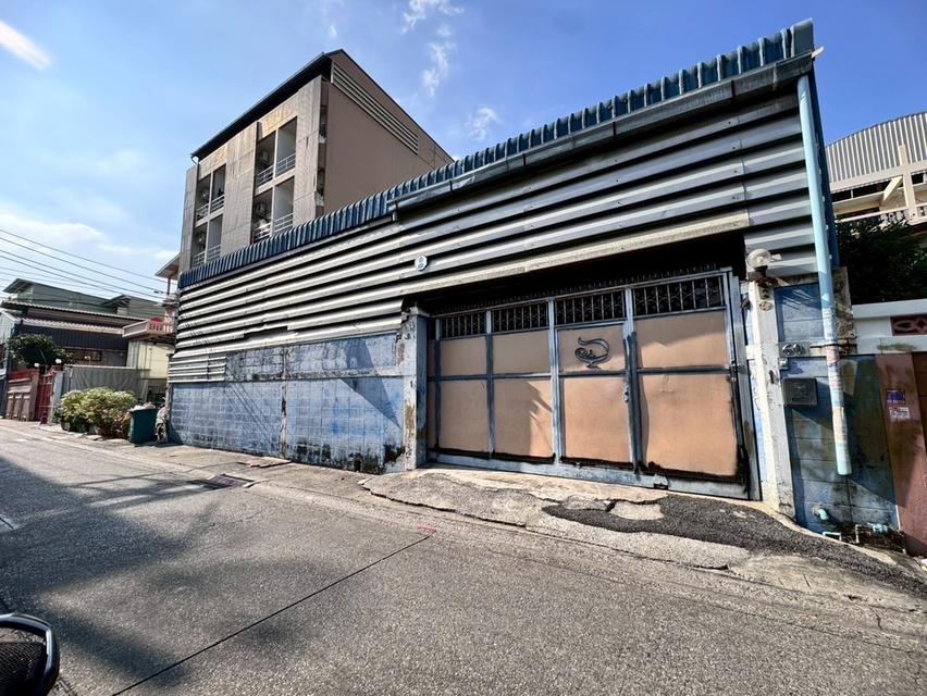 ให้เช่าโกดัง ซอยสาธุประดิษฐ์ 16 ทำเลดีอยู่ใกล้แหล่งธุรกิจ รถเข้า-ออกสะดวก (N.1942) 1