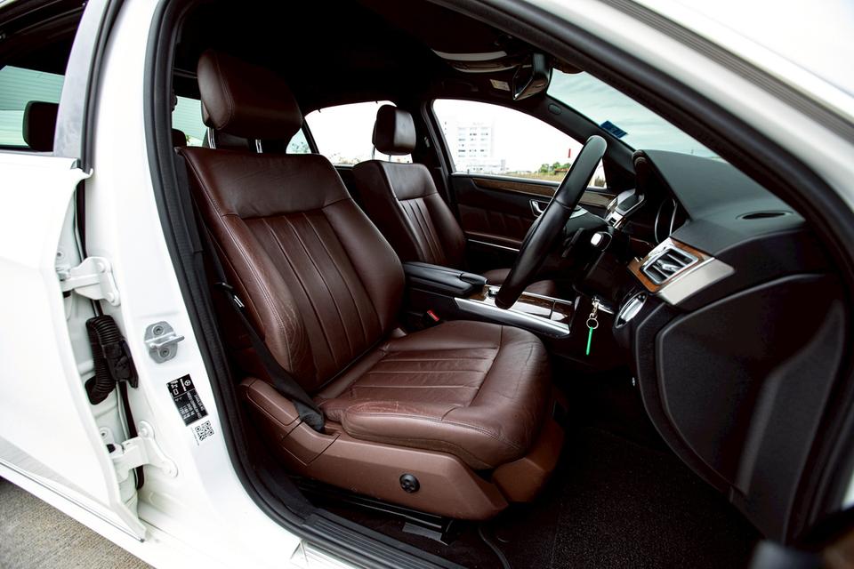 Benz E300 Bluetec ปี 2015 สีขาว สวยสภาพดี 10