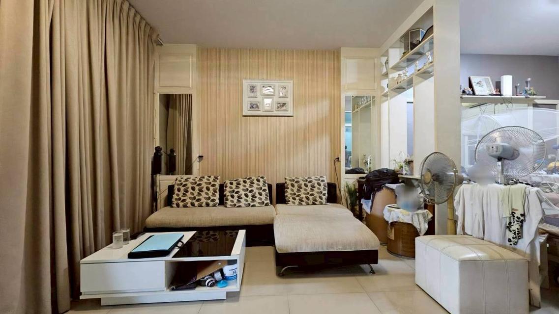 ขายด่วนทาวน์โฮม 2ชั้น 21 ตรว.  หลังมุม 3 นอน 3 น้ำ  หมู่บ้าน กัสโต้ ทาวน์โฮมรามคำแหง  หลังมุม ติดถนนเมน ต้นโครงการ 5