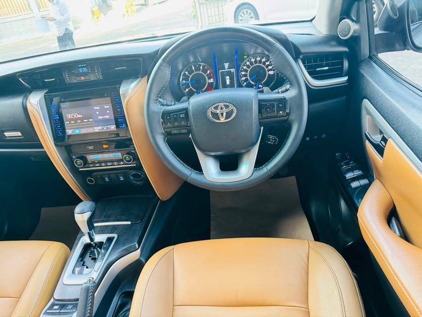 TOYOTA FORTUNER 2.8 V 4WD ปี 2018 ฟรีดาวน์  8