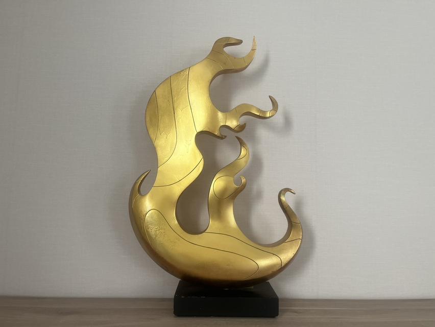 งานศิลปะรูปเรือสำเภาทองเรซิ้นแห่งความมั่งคั่ง