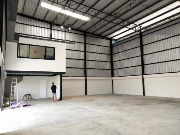 ให้เช่าโรงงานโกดังพร้อมออฟฟิศสร้างใหม่ย่านลาดกระบัง พื้นที่ใช้สอย 300 ตรม. บริเวณลาดกระบัง ใกล้มอเตอร์เวย้ สนามบินสุวรรณภูมิ 7