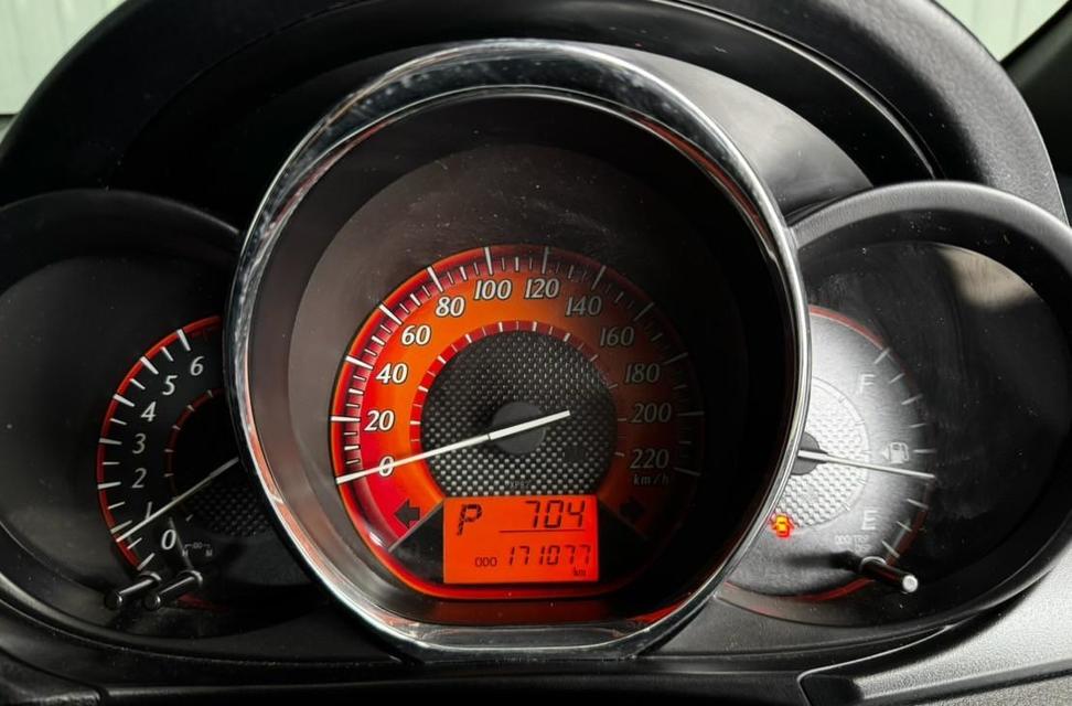 Toyota Yaris 1.2J เบนซิน เกียร์ออโต้  ปี2015 19