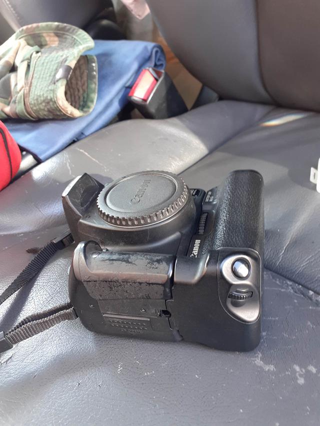 กล้องมือสอง Body Canon 350D พร้อม Grip สภาพใช้งานได้ปกติ 2
