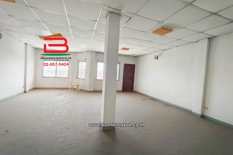 ทาวน์โฮม เนื้อที่ 36.3 ตร.ว. หมู่บ้านประยูรทอง 8 (สุขาภิบาล 5 ซอย 12/1), ใกล้เพลินนารี่มอลล์ ถนนสุขาภิบาล 5 แขวงท่าแร้ง เขตบางเขน 10