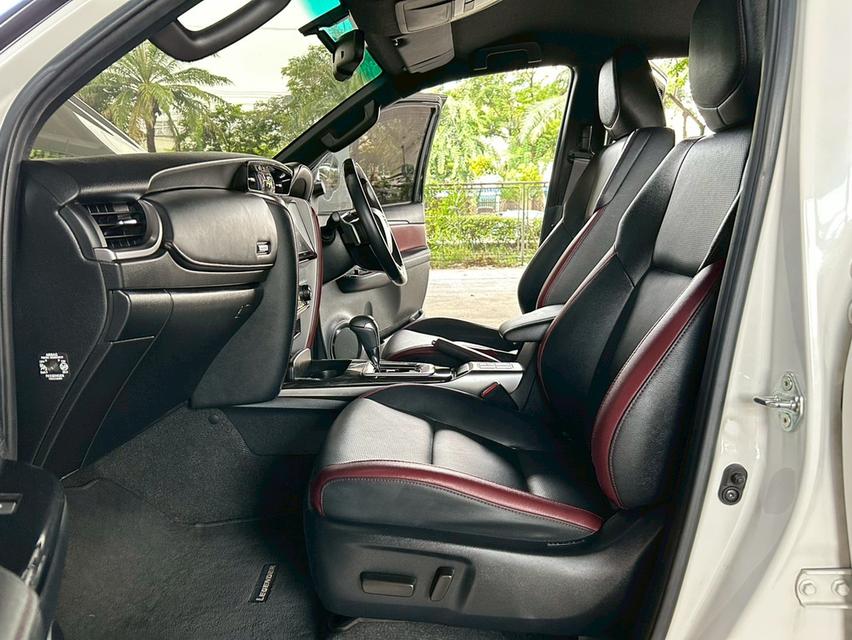 Toyota Fortuner 2.4 Legender 2WD AT ปี 2022 17