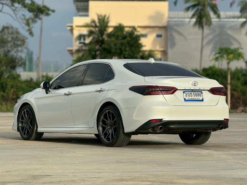 TOYOTA. CAMRY  Sedan 4dr Sport SA 8sp FWD 2.5 (MNC)  Y2022 สีขาว  ออโต้ 4
