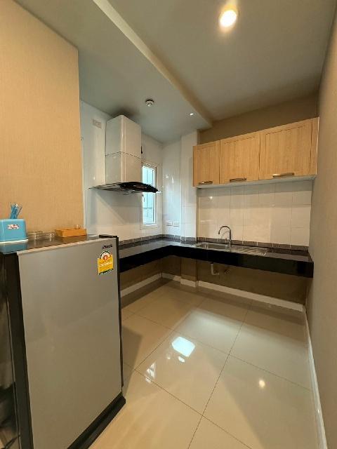 สนามบินสุวรรณภูมิ1กม. พระจอมเกล้าลาดกระบัง 1กม. ทาวน์โฮม 3ชั้น 25ตร.วา. 285ตร.ม. จัดเต็มเฟอร์ 4นอน APLลาดกระบัง 4.3กม รพ