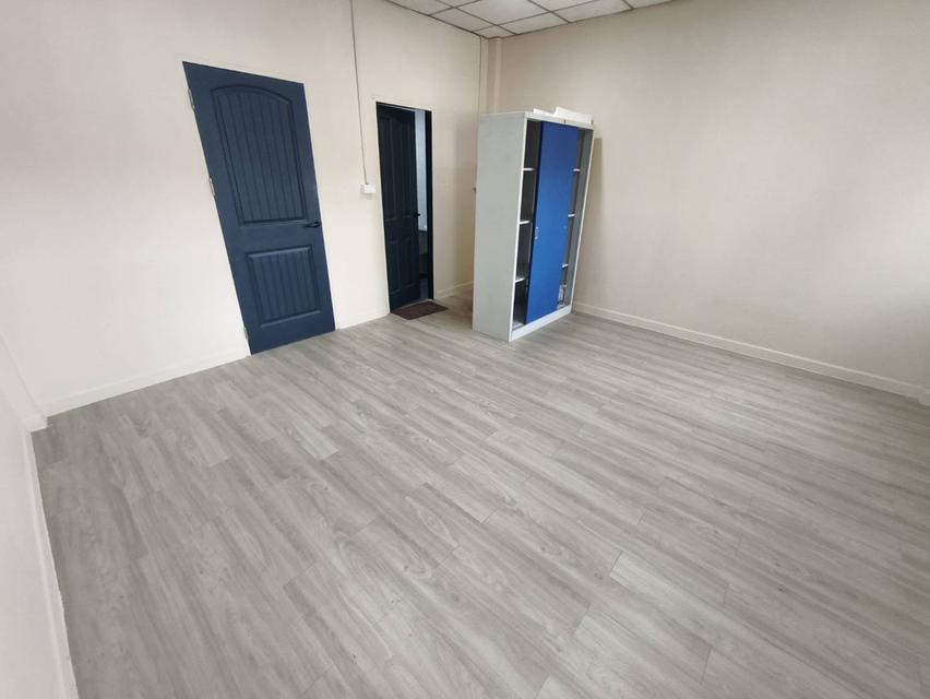 ขายบ้าน 3 ชั้น รีโนเวทใหม่ทั้งหลัง พร้อมอยู่ หมู่บ้านธนะสิน 9 นวมินทร์ 86 12