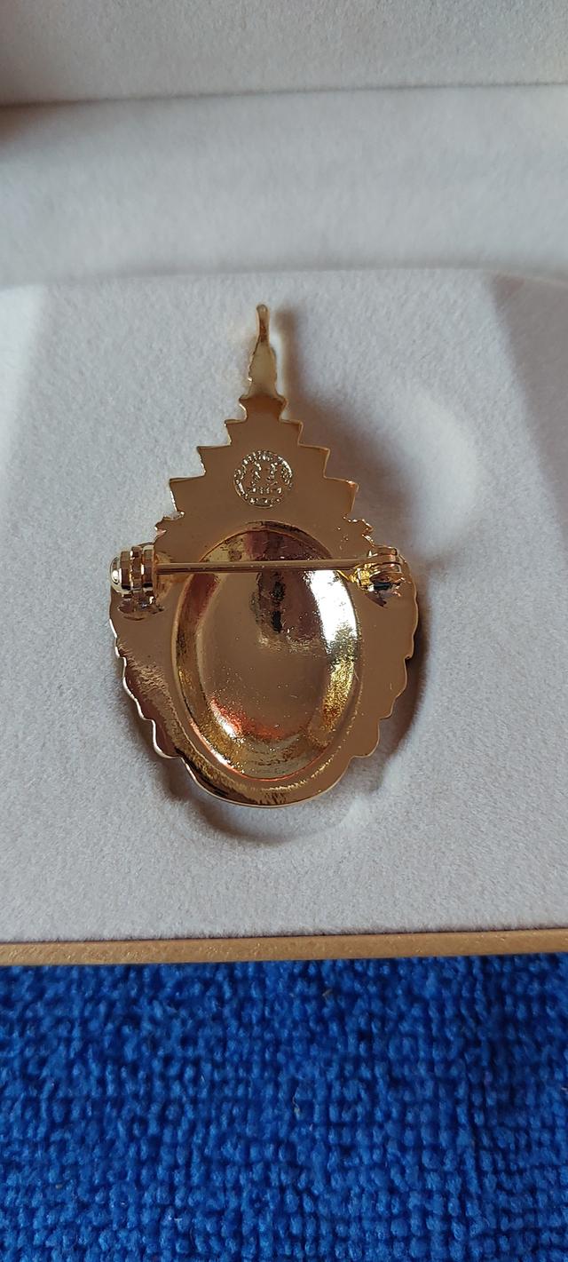 เข็มกลัดที่ระลึกงานฉลองพระชันษา100ปีสมเด็จพระสีงฆราช รูปย่อยที่ 2