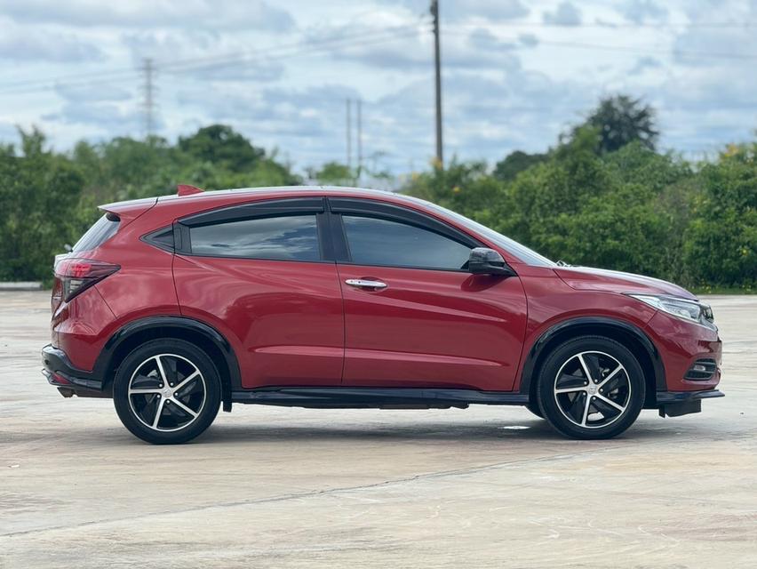 HONDA HRV 1.8 RS TOP SUNROOF (mnc)ปี 20 สีแดง  ออโต้  4