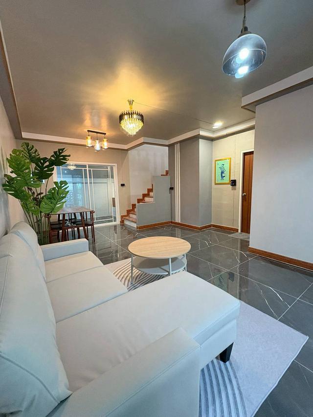 หมู่บ้านพฤกษา14A วัดลาดปลาดุก ทาวน์เฮาส์ 2 ชั้น ตกแต่งใหม่พร้อมอยู่ พร้อมเฟอร์นิเจอร์ โทนสีอบอุ่น คลาสสิก 5