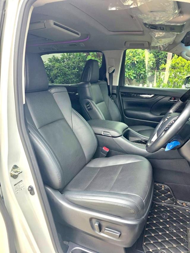 Toyota ALPHARD 2.5SC PACKAGE สีขาว ปี 2023 ไมล์ 30,000 กม.  12