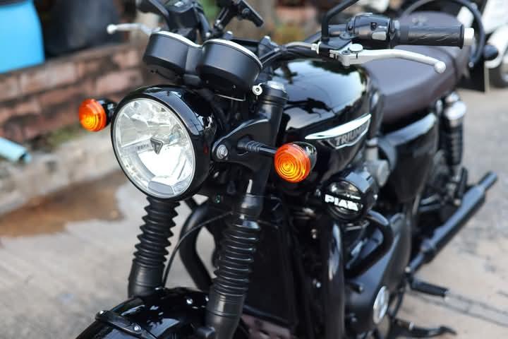 ส่งต่อ Triumph Bonneville T120 สีดำ 2