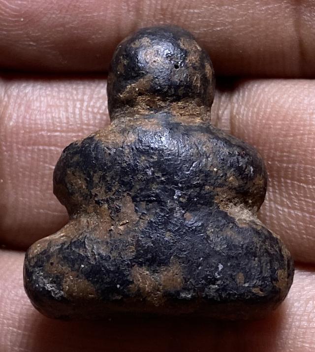 พระปิดตาเนื้อผงลงรักเก่า รูปที่ 2