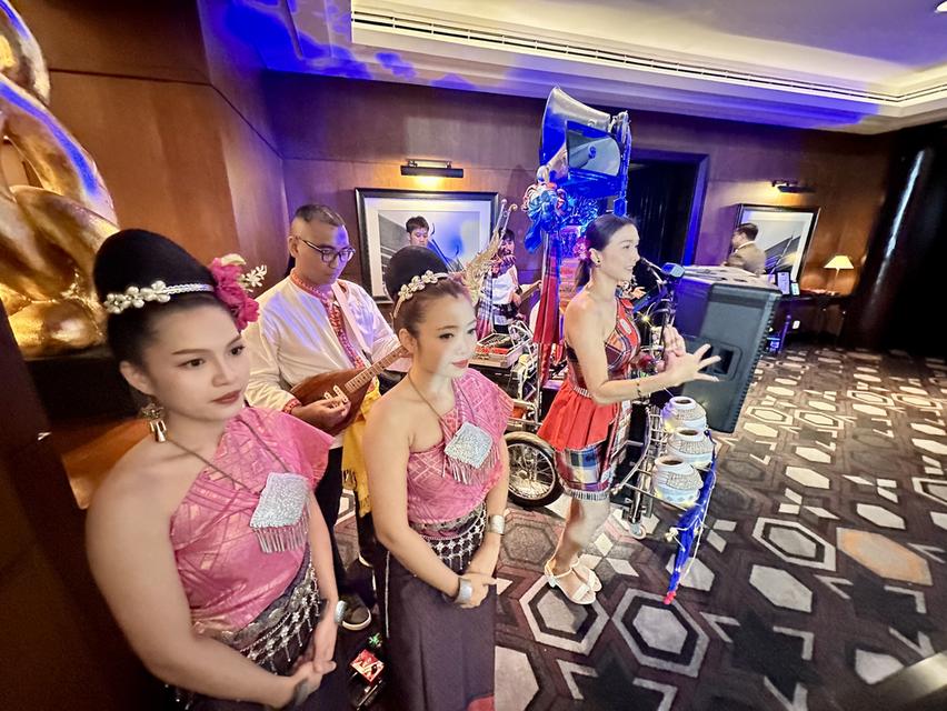 บริการดนตรีแห่งานสงกรานต์  ขบวนแห่สรงน้ำพระ ขบวนแห่ห้างสรรพสินค้า ประเพณีไทย ประเพณีสงกรานต์ รูปที่ 4