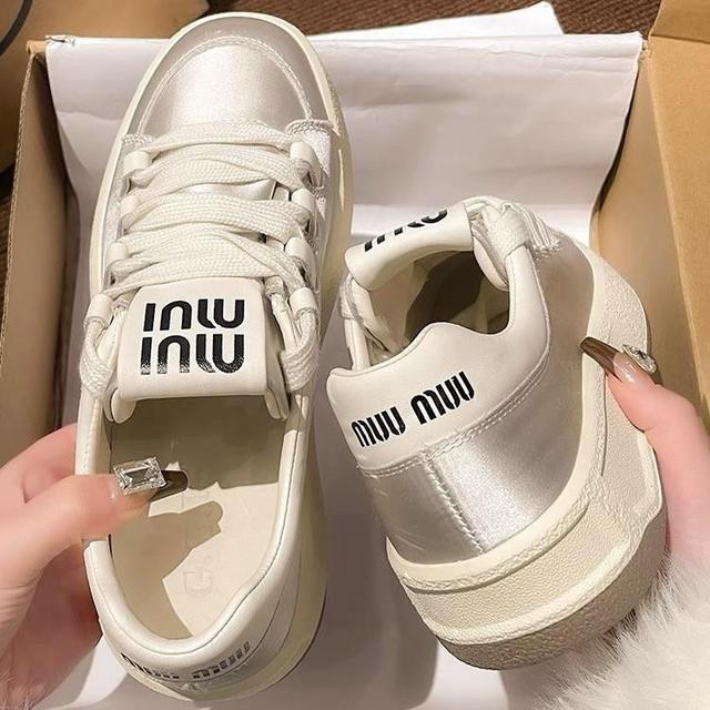 รองเท้าผ้าใบMiumiu