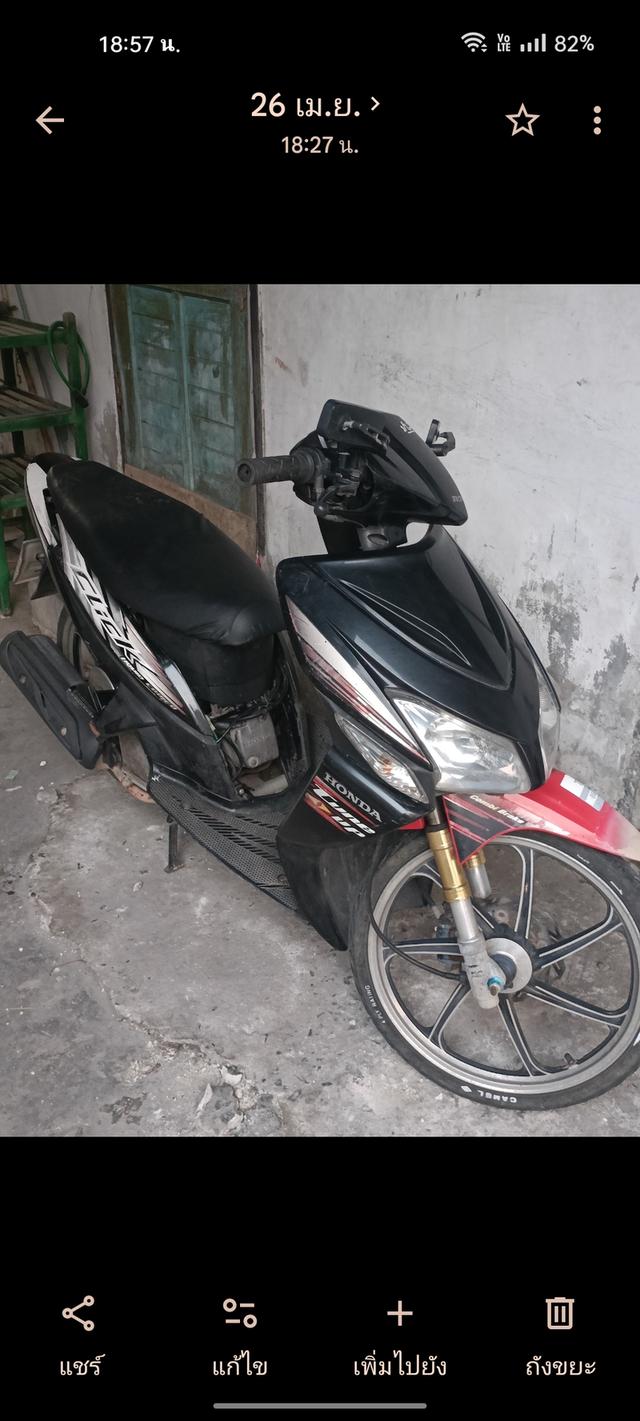 Honda Click รุ่นแรก (เครื่องยนต์คาร์บูเรเตอร์ ขนาด 110 ซีซี) รูปย่อยที่ 3