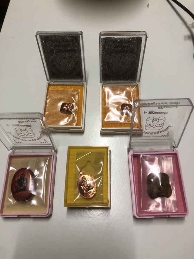 ตาพรานบุญ วัดยางใหญ่ หนุนทรัพย์ รุ่น โคตรรวย และรวยแน่นแน่น จำนวน 5 รายการ นัดรับบางบอน 1