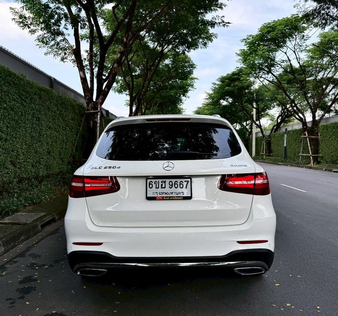 Benz GLC250 d AMG Dynamic ดีเซล สีขาว ปี 2019 รถบ้านมือเดียวป้ายแดง