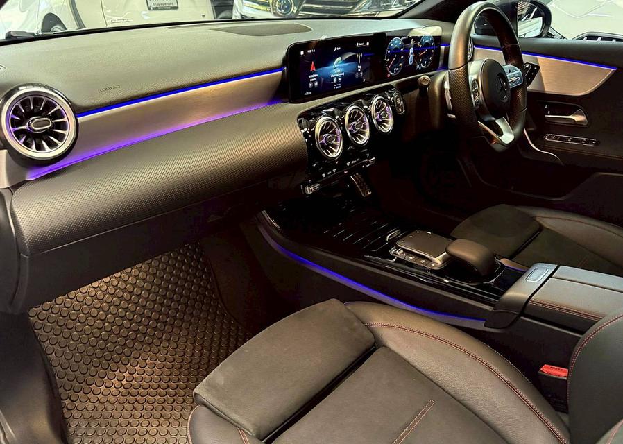 Mercedes Benz A200 AMG Dynamic ปี 2021 8