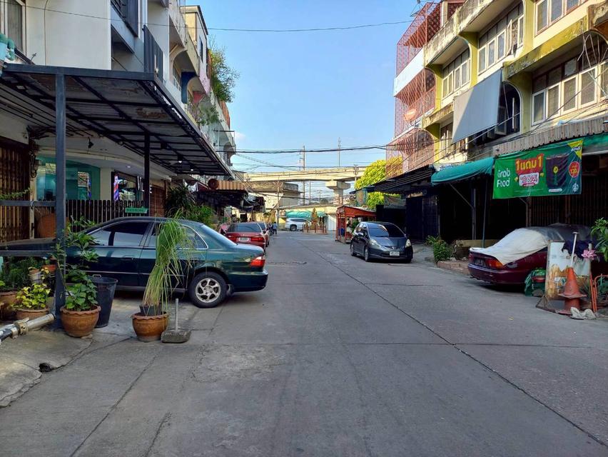 อาคารพาณิชย์ ซ.ลาดพร้าว 62 หลังมุม เข้าซอยเพียง 100 เมตร ใกล้ MRT โชคชัย 4 ทำเลดี จอดรถได้ ถนนกว้าง 2