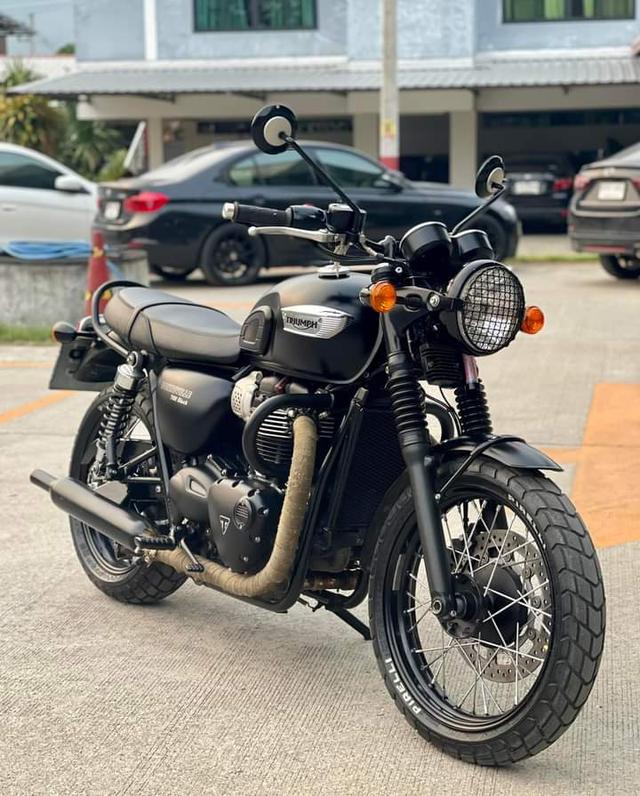 Trimph Bonneville T100 สีดำำำ 2