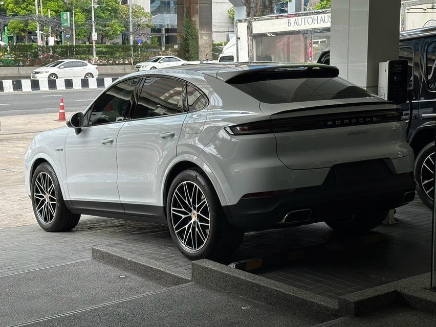 Porsche Cayenne Coupe E-Hybrid 2024 สีขาว รถประกอบ Germany AAS Warranty Start 32024 รูปที่ 5