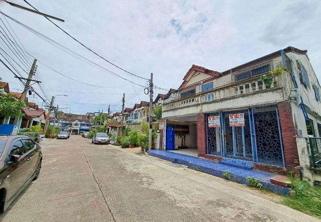 ขายทาวน์เฮ้าส์ หมู่บ้านธนินทร ซอยวิภาวดีรังสิต 35 เนื้อที่ 36 ตร.ว. 2 ชั้น 3 นอน 3 น้ำ 2
