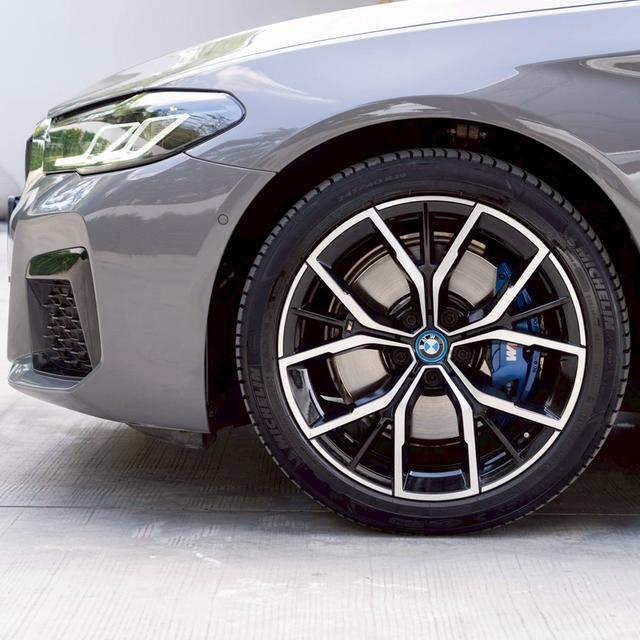 รหัสรถ 12AT2324 BMW 530e 2.0 M Sport ( G30 ) LCI ( CDK ) | ปี : 2022 5