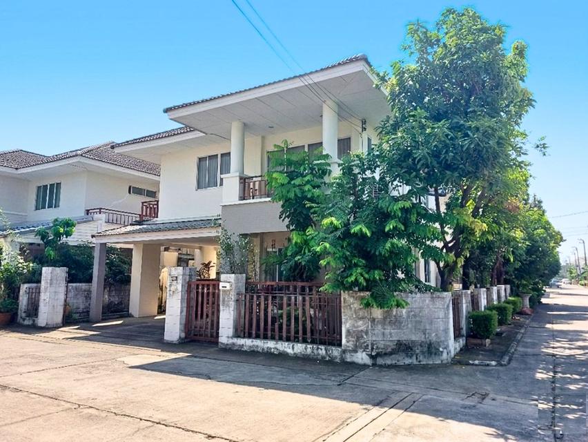 ธัญรดา วัชรพล เดินทางสบาย ใกล้รถไฟฟ้าสายสีเขียวและทางด่วนสุขาภิบาล 5 เข้าเมืองไว ดีลสุดคุ้ม 4.39 ลบ. ฟังก์ชันครบ 3 นอน 3 น้ำ จอดรถได้ 2 คัน 2