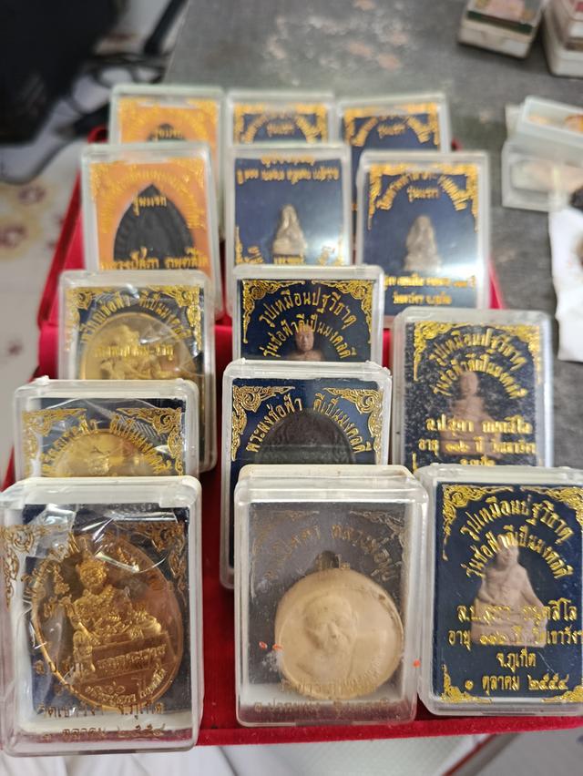 พระเหรียญเครื่องรางวัตถุมงคลหลายชนิด