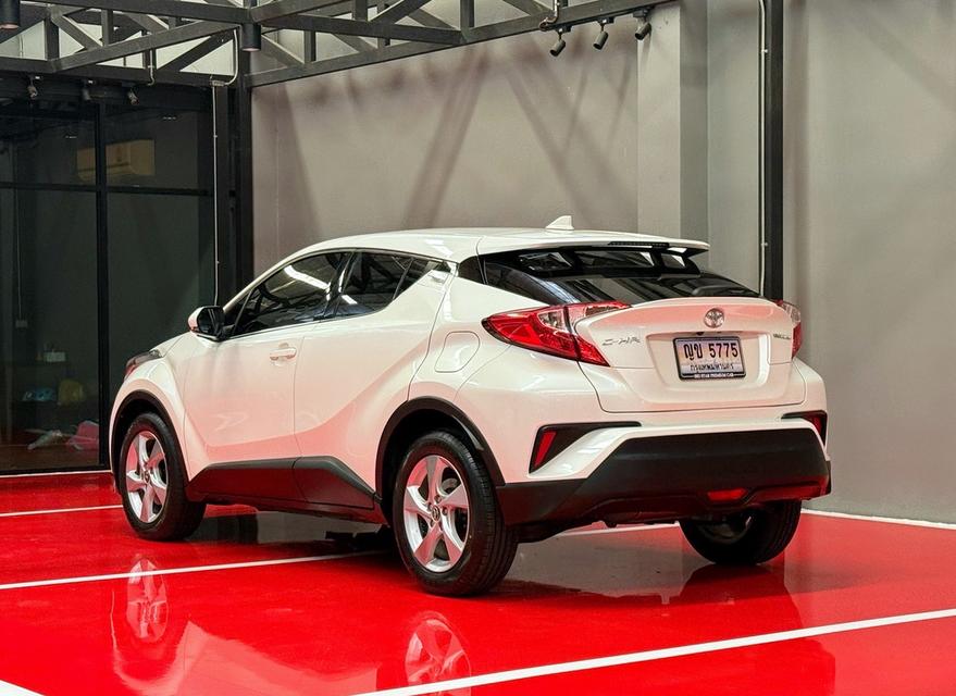 2019 TOYOTA CHR 1.8 MID รุ่น TOP เบนซิน รถมือเดียวออกป้ายแดง รถวิ่งน้อย สภาพป้ายแดง รถไม่เคยมีอุบัติเหตุ รูปที่ 6