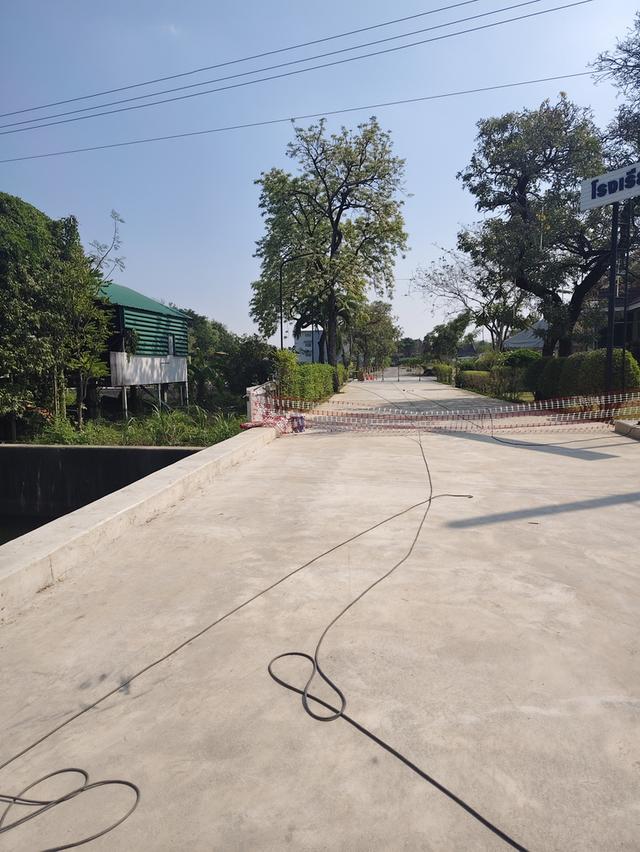 ให้เช่าที่ดินเปล่า นนทบุรี ติดถนนนครอินทร์ เชิงสะพานพระราม 5 ถนนทางเข้ากว้าง 6 เมตร 8