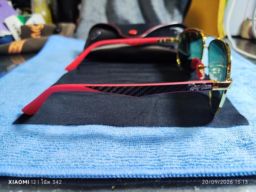 RayBan (คอลเลกชั่นพิเศษ Scuderia Ferrari) รุ่น RB8313-M (รหัสสี F008/71) เป็นแว่นทรงนักบิน (Aviator)กรอบสีทองเลนส์สีเขียวคลาสสิค เป็นเลนส์กระจก G-15 รูปที่ 7