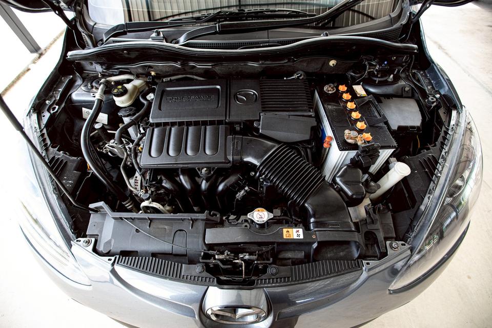 Mazda2 1.5 Groove Sedan ปี 2010 สีเทา เกียร์ออโต้ 12