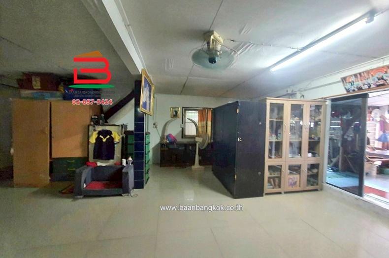 บ้านเดี่ยว หมู่บ้าน ปิ่นเจริญ 1 (ซอยสรณคมน์ 19) เนื้อที่ 30 ตรว. ใกล้สนามบินดอนเมือง ถนนสรงประภา แขวงสีกัน เขตดอนเมือง กรุงเทพฯ 8