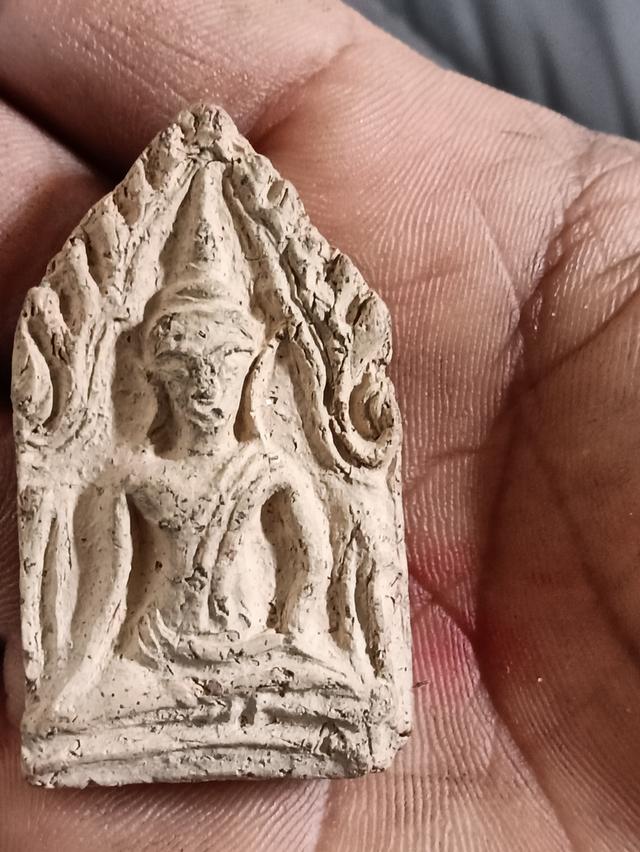 พระเครื่อง  ขุนแผนกรุโรงเหล้า