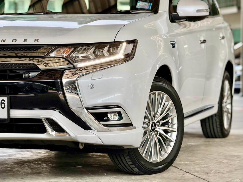 Mitsubishi Outlander PHEV 2.4 GT Premium 4WD ปี 2022 รุ่นท็อปสุด 7