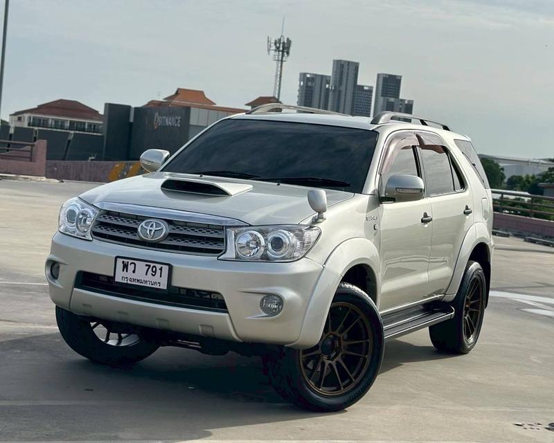 รหัสรถ QT791 Toyota Fortuner 3.0V เกียร์ Auto 4WD สีบรอนซ์ทอง ปี2005
