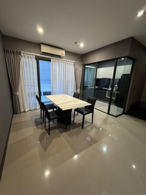 ให้เช่า Luxury Townhome 3 ชั้น 29.9 ตร.ว. The Landmark เอกมัย-รามอินทรา เดินทางสะดวก ใกล้จุดขึ้นลงทางด่วน ใกล้เซ็นทรัลอี 7