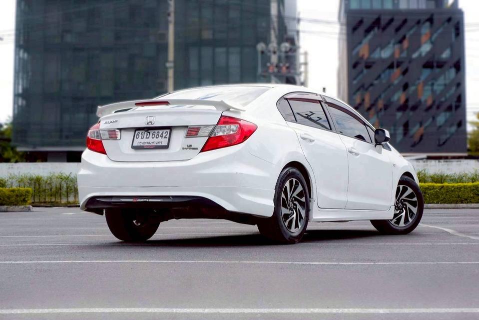 Honda Civic FB 1.8 S เกียร์ Auto สีขาว ปี 2013 5