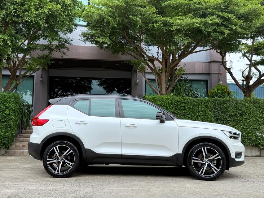 2020 VOLVO XC 40 T5 R DESIGN รุ่น TOP รถมือเดียวออกป้ายแดง รถวิ่งน้อย เข้าศูนย์ทุกระยะ รถไม่เคยมีอุบัติเหตุครับ รูปย่อยที่ 2