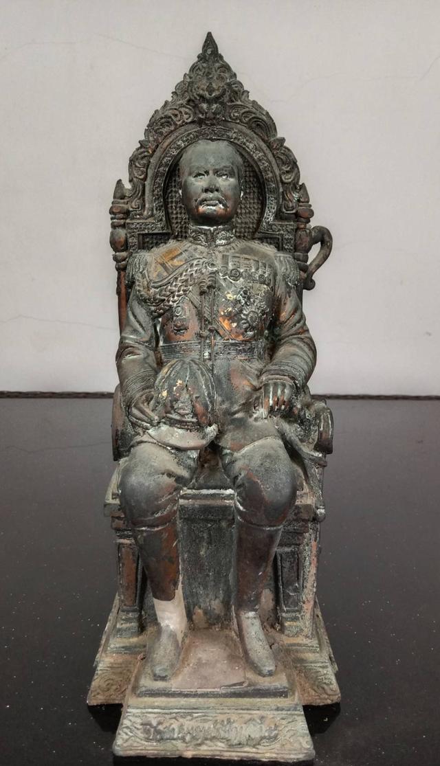 580.พระบรมรูปหล่อในหลวงรัชกาลที่ 5 พระบาทสมเด็จพระปรมินทรมหาจุฬาลงกรณ์ พระจุลจอมเกล้าเจ้าอยู่หัว ทรงประทับนั่งบัลลังก์