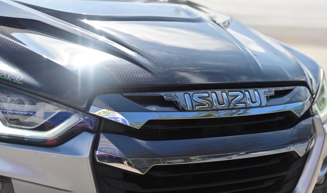  ฝากระโปรงคาร์บอน KM 2