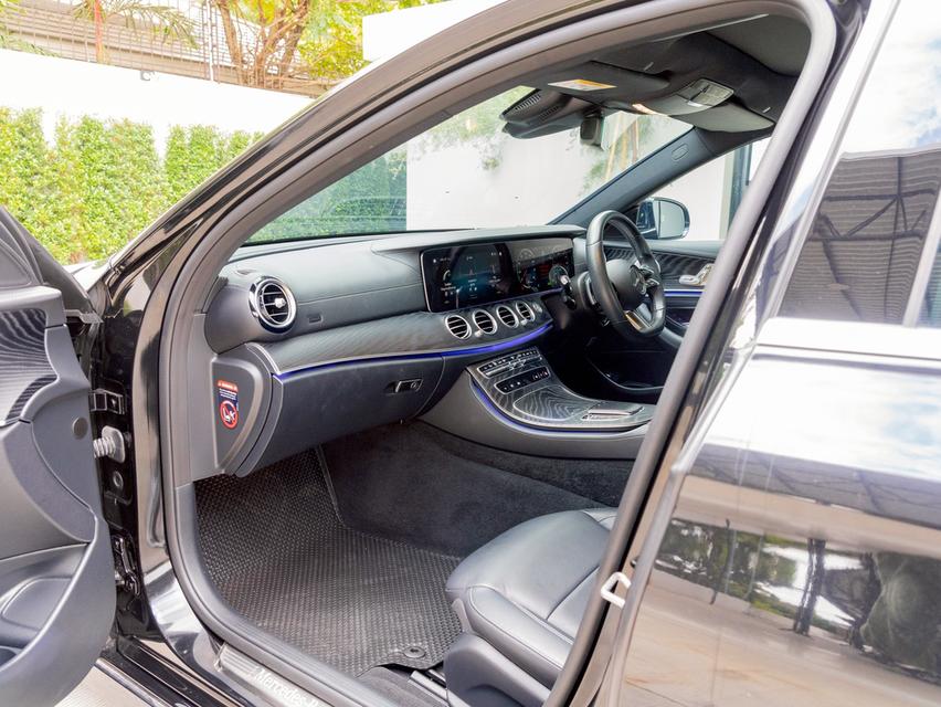 Mercedes-Benz E300e 2.0 AMG Plug-in Hybrid ปี 2021จด23 11