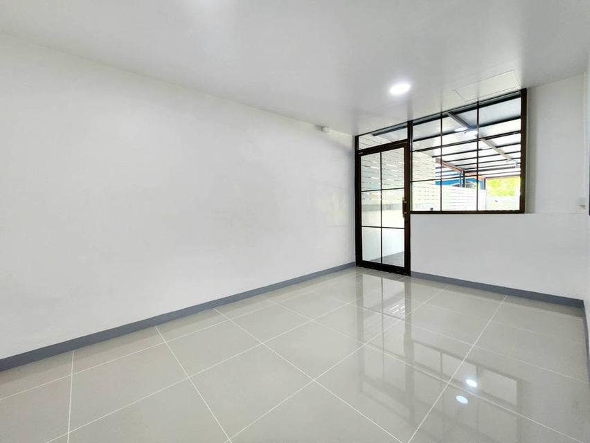 ขายบ้านแฝดรีโนเวทใหม่ทั้งหลัง 7