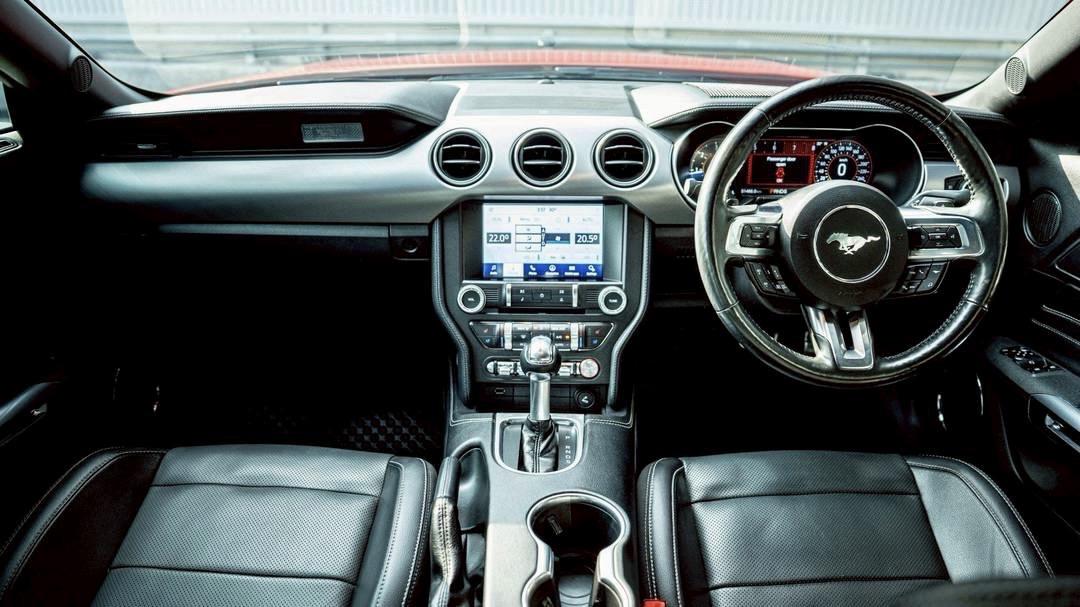 Ford Mustang 2.3 Ecoboost Fastback รูปที่ 3